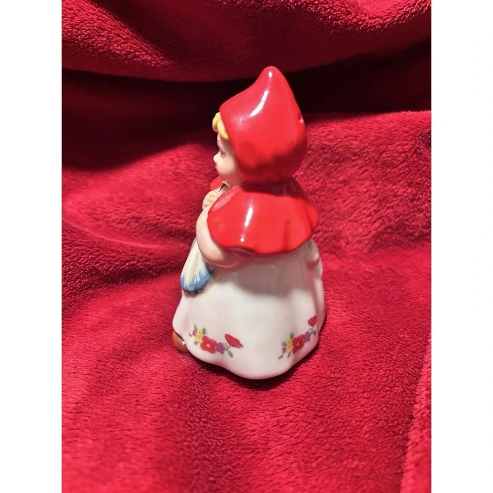 VTG Hull Pottery By Louise Baker Red Riding Hood Salt Shaker Dept 56 1940 3x2.5